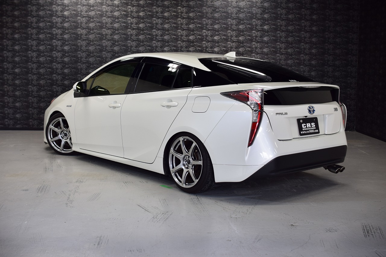 17年式 プリウス 中古車 2 9万km 0系ハイエース Nv350キャラバン専門店 カスタム 買取 カスタム パーツなら大阪 横浜 東京のcrs