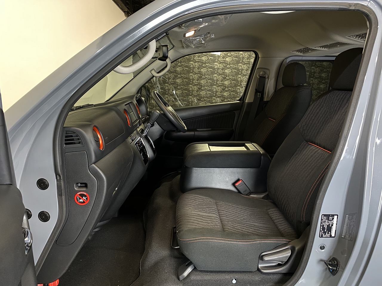 新車 キャラバンNV350 ブラックギア 1 | 200系ハイエース・NV350