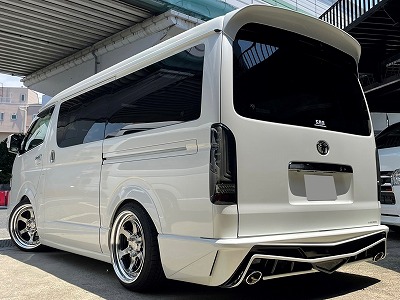 ハイエースのリア お尻をかっこよくカスタマイズしませんか お尻特集 0系ハイエース Nv350キャラバン専門店 カスタム 買取 カスタムパーツなら大阪 横浜 東京のcrs