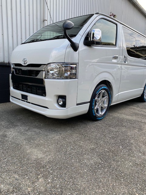 16インチ ホワイト ハイエースorキャラバン？ CRS大阪のかっこいい展示ハイエース完成！ひと足先にご紹介