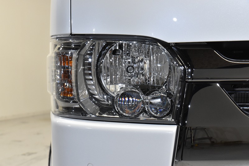2 ハイエースS-GL DPII 2WD 2000CC ガソリン車 7人乗り 展示車