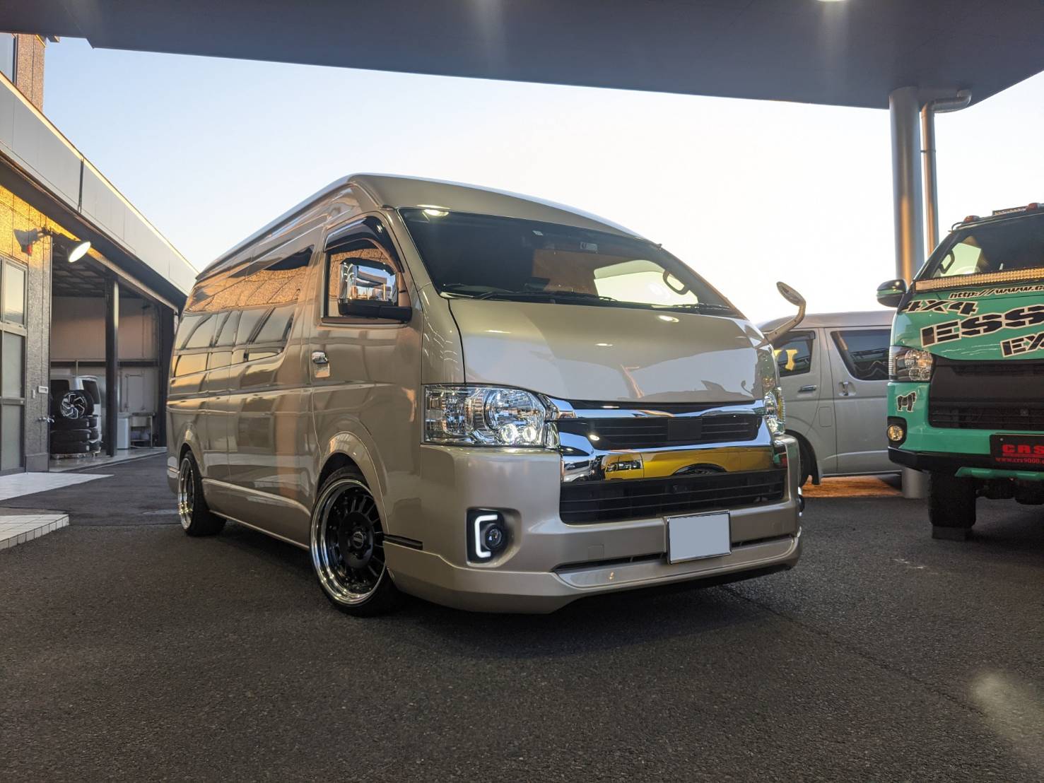 CRS千葉店]お客様のハイエースカスタム紹介～！スーパーロング