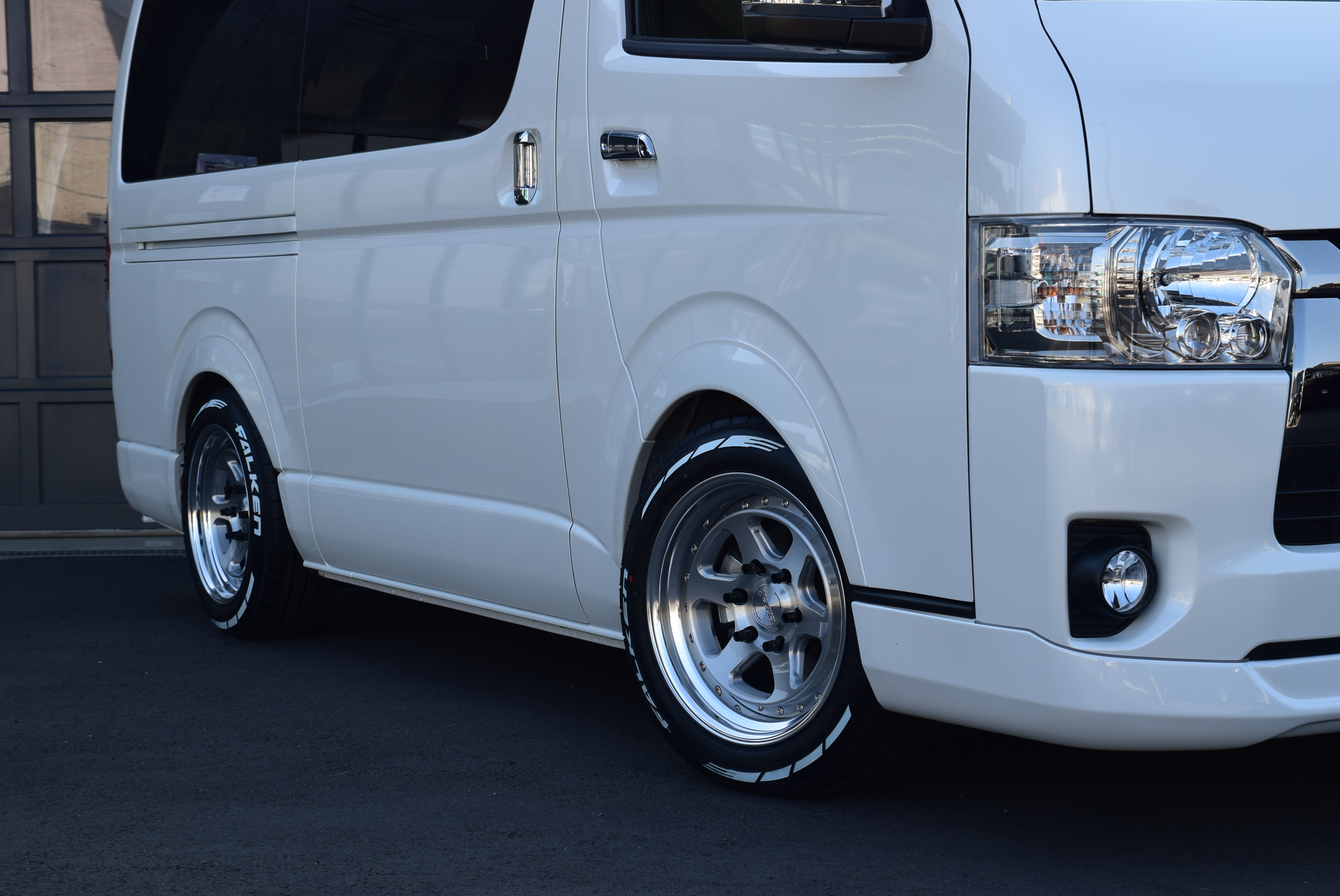 ハイエースDPⅡ 2WD 2800cc ディーゼル 2/5人乗り ホワイトパール
