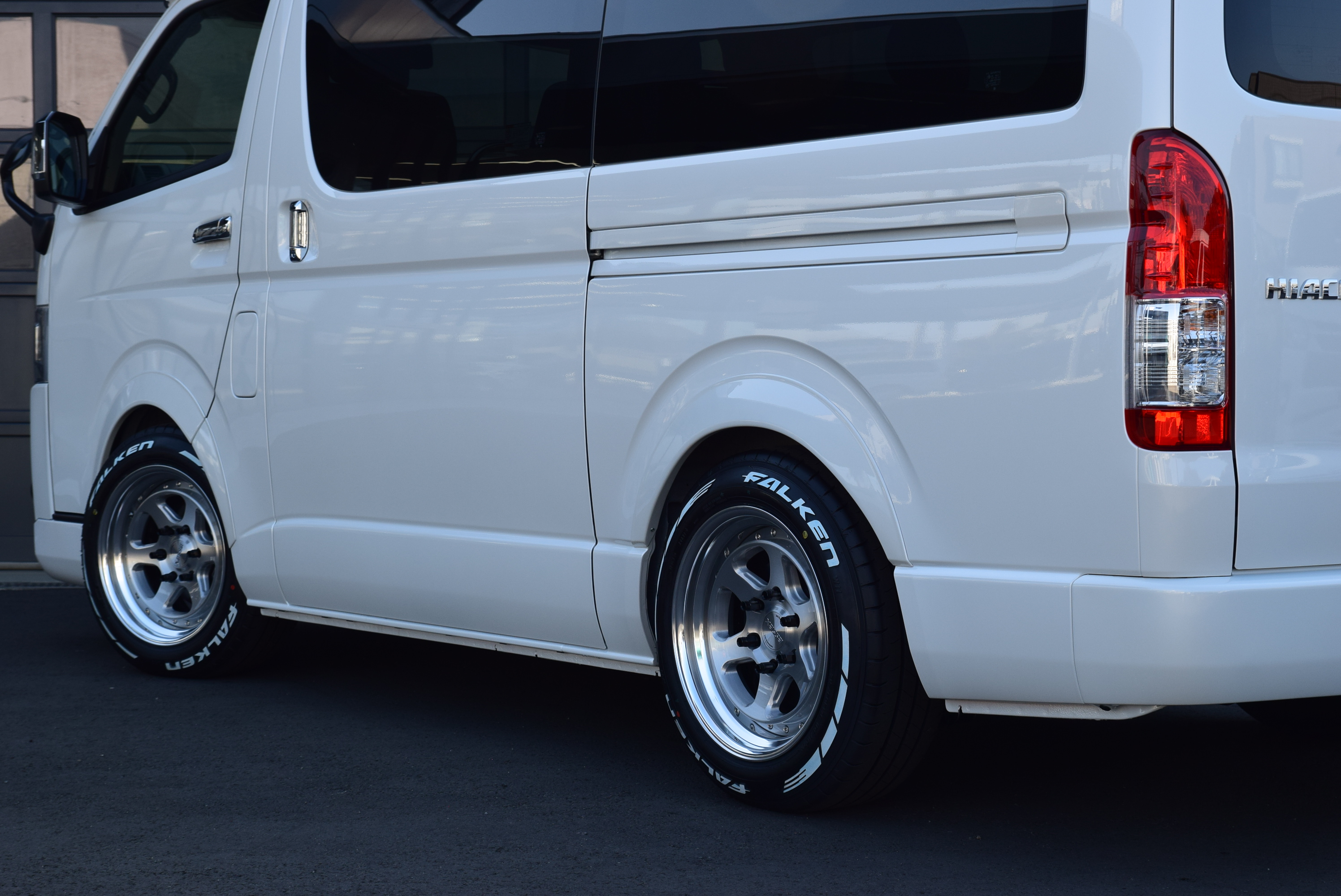 ハイエースDPⅡ 2WD 2800cc ディーゼル 2/5人乗り ホワイト