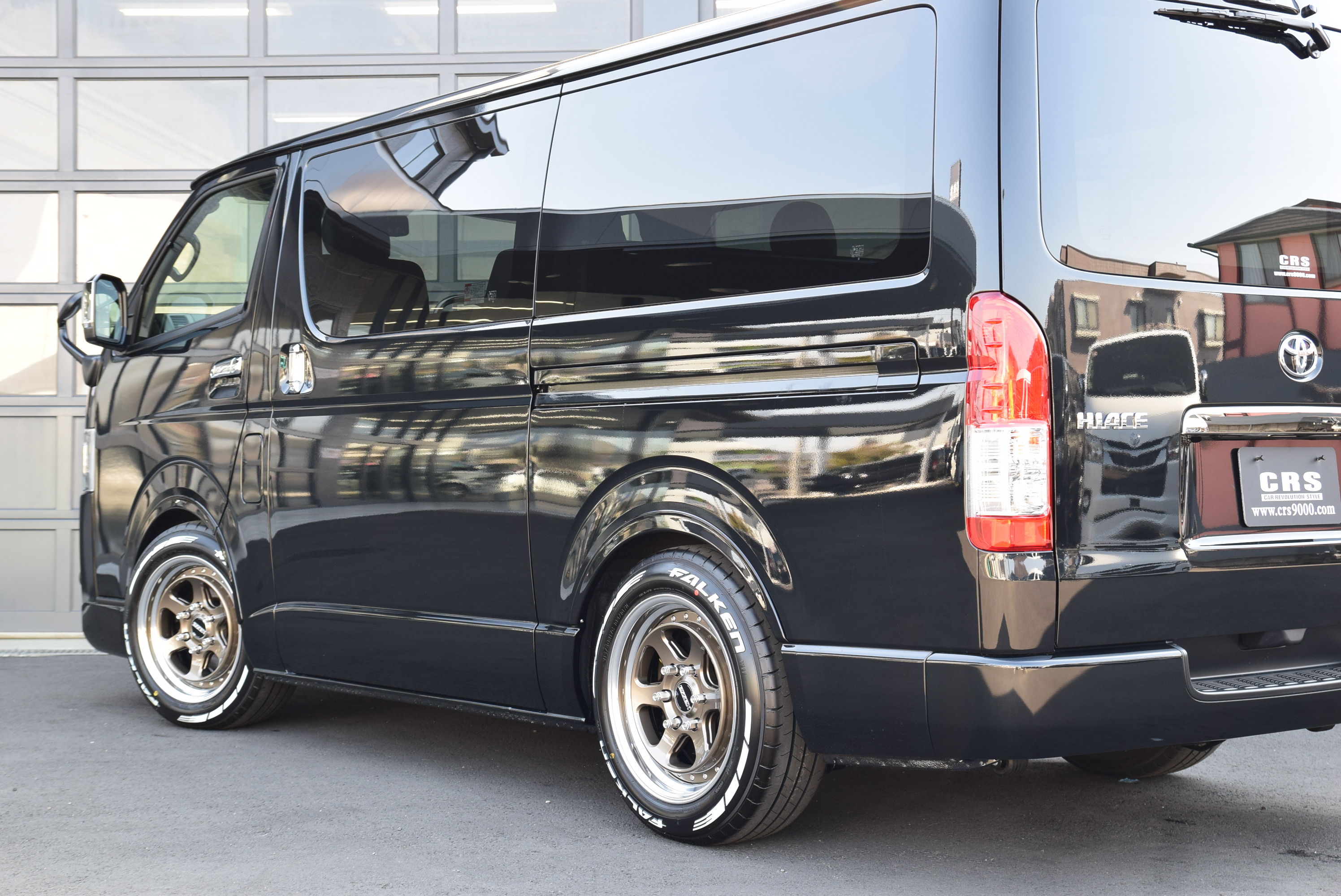 ハイエースDPⅡ 2WD 2000cc ガソリン 2/5人乗り ブラックマイカ