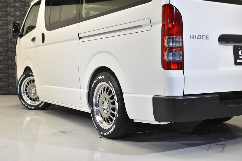 18 コントラストパッケージ ハイエース DX 2WD 2,000CC ガソリン