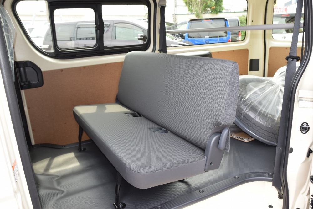 コントラストパッケージ DX 2WD 2000cc ガソリン | 200系ハイエース