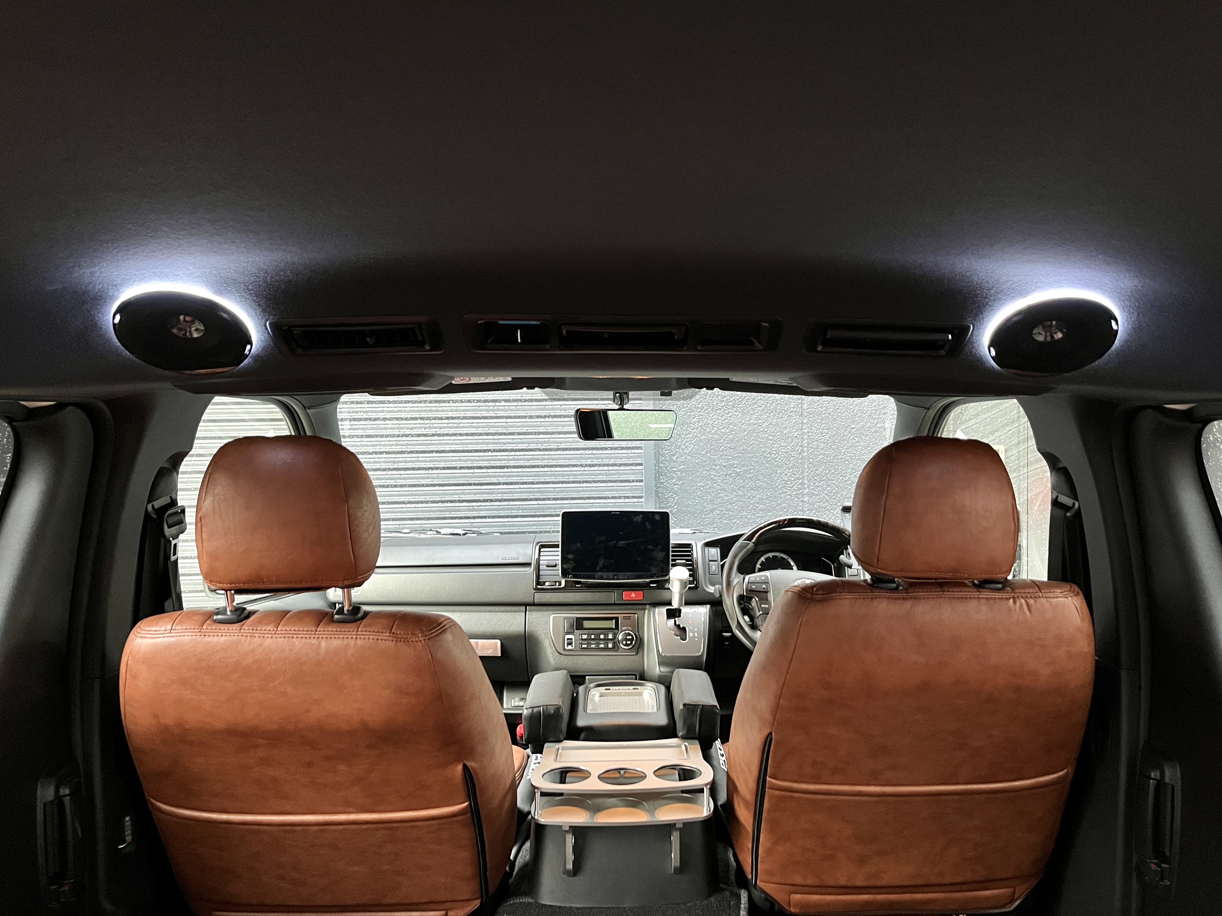 ハイエース Newパーツ登場 車内の2列目天井にこれを付けるだけでお洒落 カッコよくなります 本日からキャンペーンstart 0系ハイエース Nv350キャラバン専門店 カスタム 買取 カスタムパーツなら大阪 横浜 東京のcrs ハイエース Newパーツ登場 車内の2列目天井にこれを付けるだけでお洒落 カッコよくなります 本日からキャンペーンstart 0系ハイエース Nv350キャラバン専門店 カスタム 買取 カスタムパーツなら大阪 横浜 東京のcrs