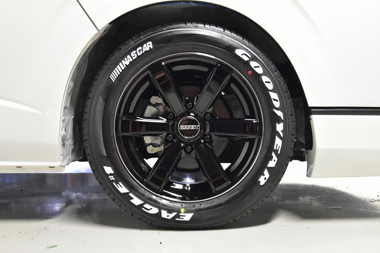 送料込み令和2年式(7型)トヨタハイエースガソリン2WD 純正触媒