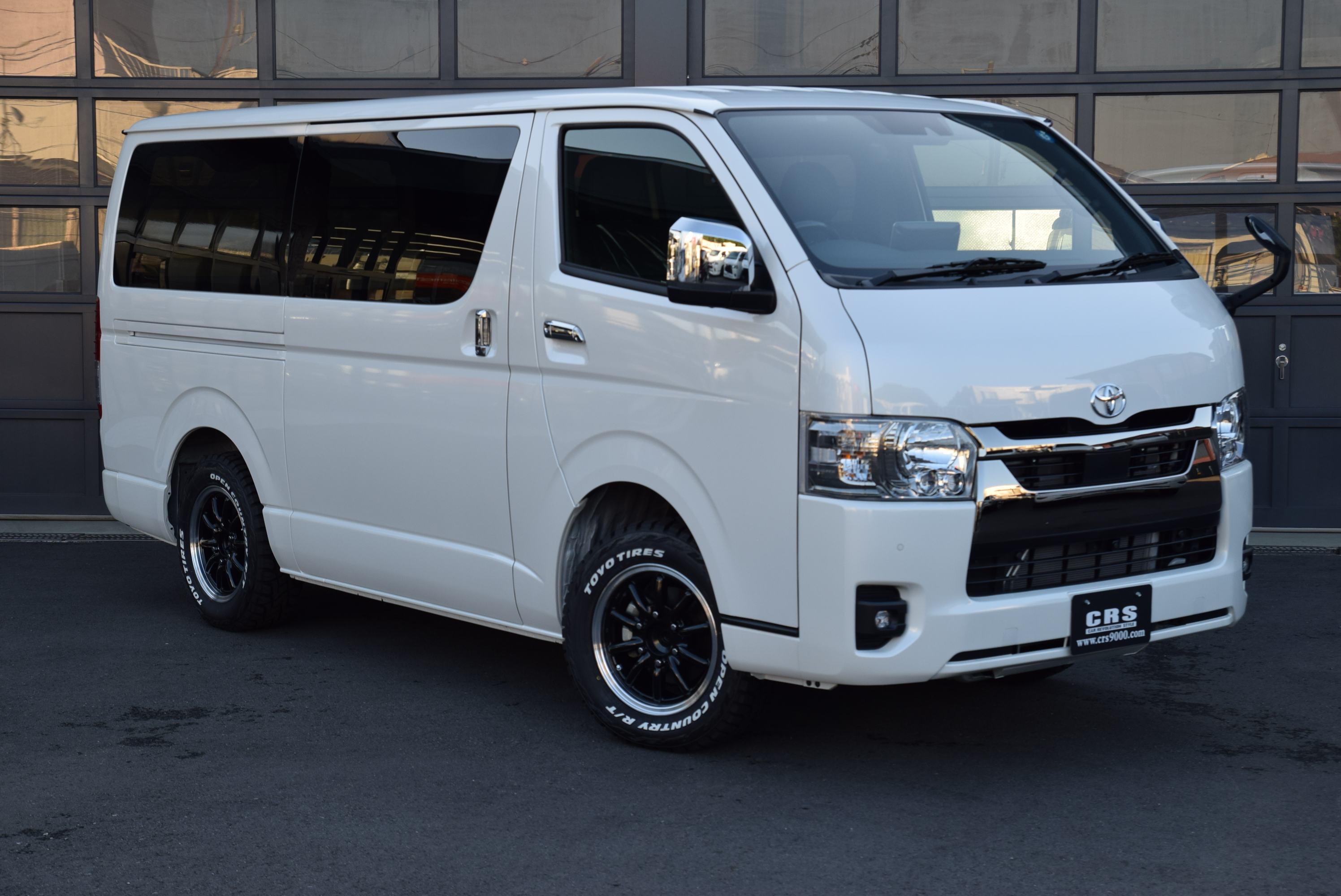 ハイエースDPⅡ 2WD 2000㏄ 2/5人乗り ホワイトパール ワイルド