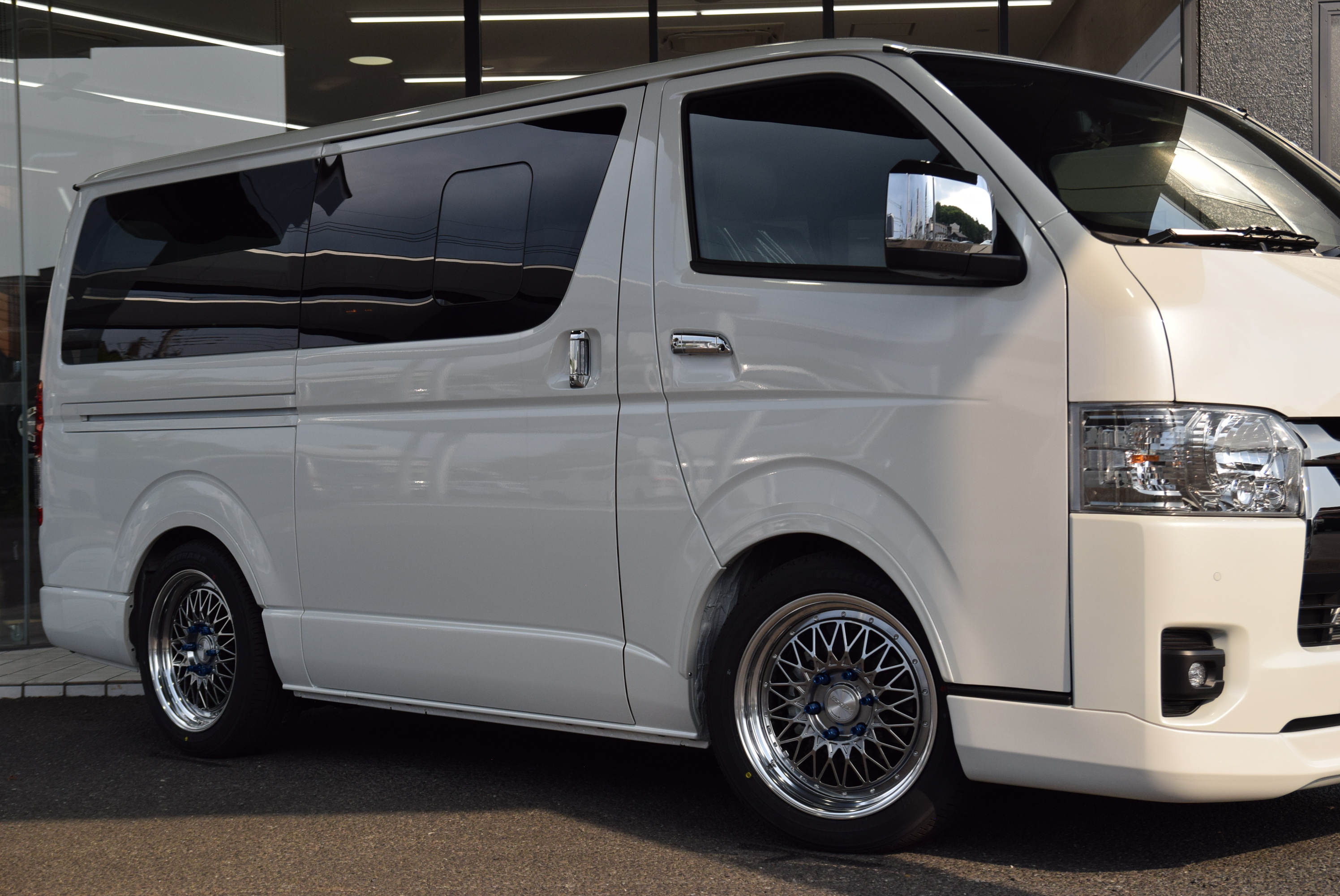 ◆200系　ハイエース　スーパーGL　ダークプライム　車名ロゴ＆イルミネーション 200系 ハイエース スーパーGL ダークプライム 車名ロゴ