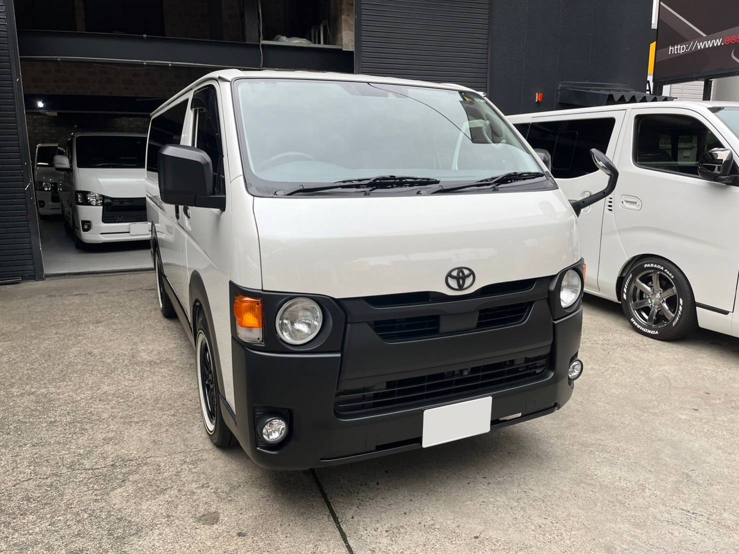 67【お客様納車情報】CRS大阪でご契約頂いた方のハイエースご紹介