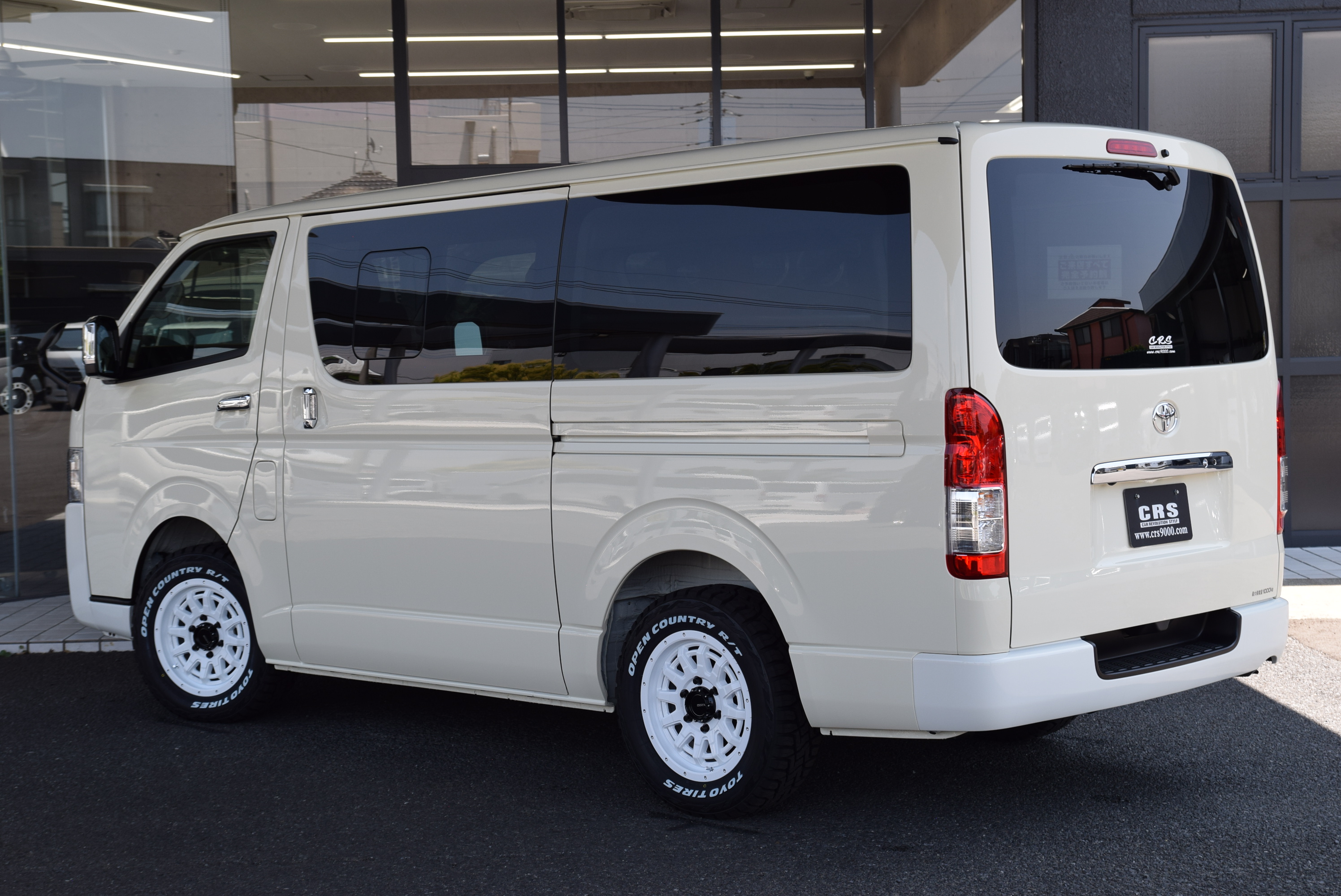 KARO カロ シザル SISAL グランドハイエース (FR/4WD FR有)5DR 7人 OP C無用 KCH1#/VCH1# ホワイト/ブラック 99/8〜02/4 1311 KARO カロ シザル SISAL グランドハイエース リアゲートのみ(7・8人