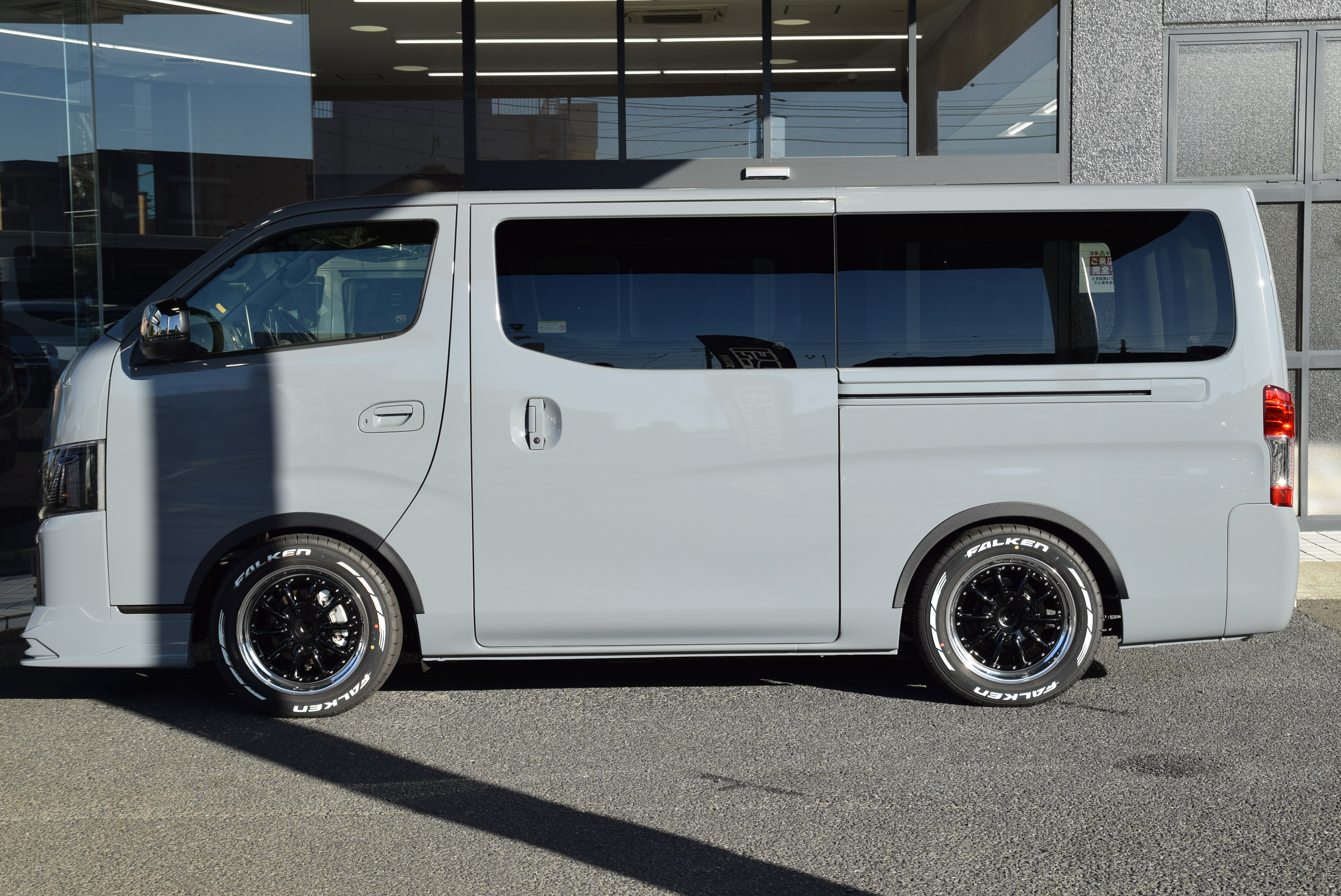 千葉店【Black Style】キャラバン NV350 GRAND プレミアムGX 2WD 2,400CC ディーゼル車 5人乗り |  200系ハイエース・NV350キャラバン専門店 | カスタム・買取・カスタムパーツなら大阪、横浜、東京、名古屋のCRS