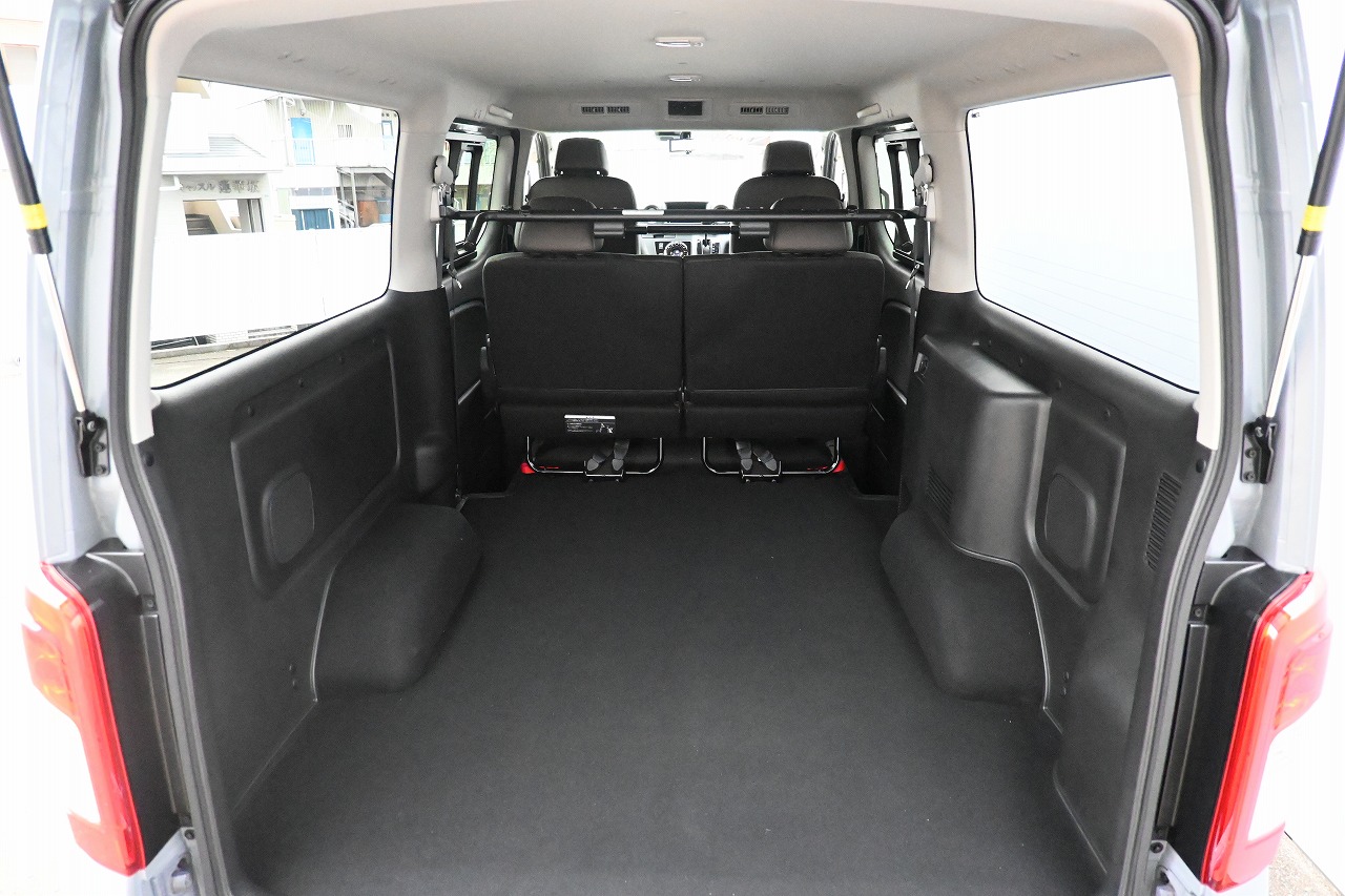 日産キャラバン10人乗り 4WD ディーゼル 5速マニュアルシフト 日産キャラバン10人乗り 4WD ディーゼル 5速マニュアルシフト