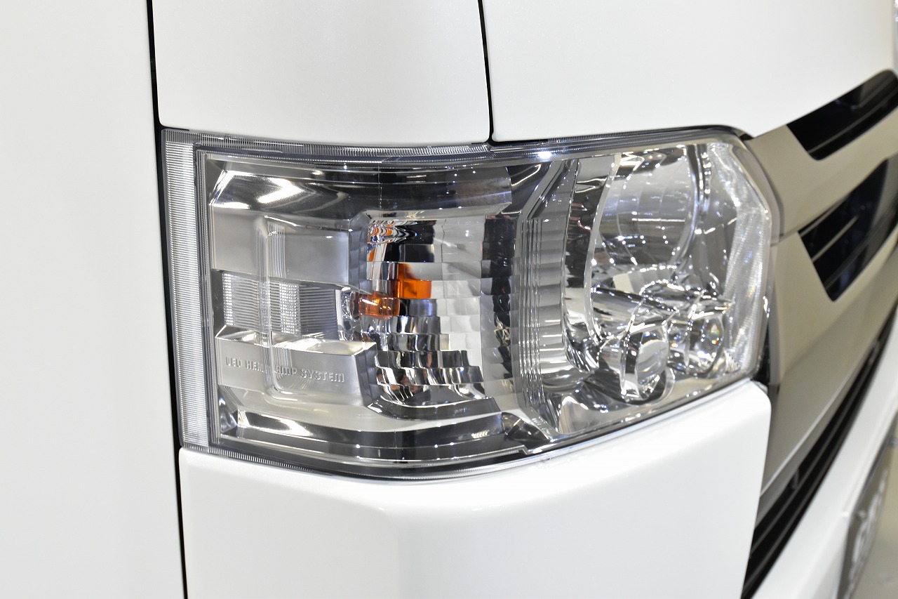 グリル！ハイエース ワイド用 ダークプライム2 スモークメッキグリル グリル！ハイエース ワイド用 ダークプライム2 スモークメッキグリル