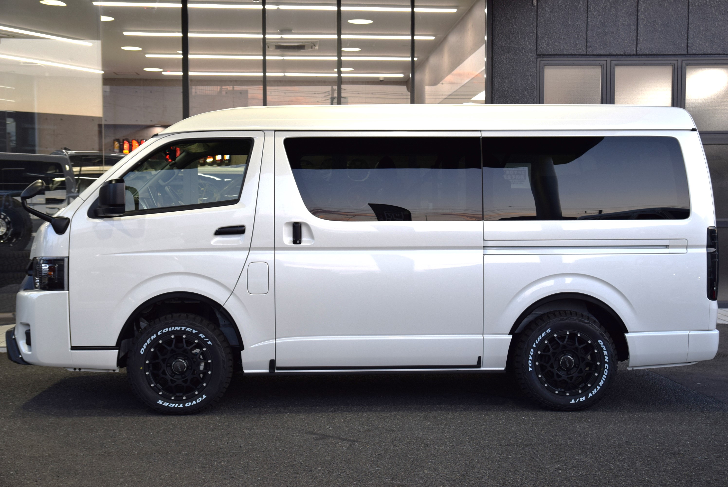 3201 千葉店【BLACK STYLE】ハイエース ワゴンGL 4WD 2,700CC