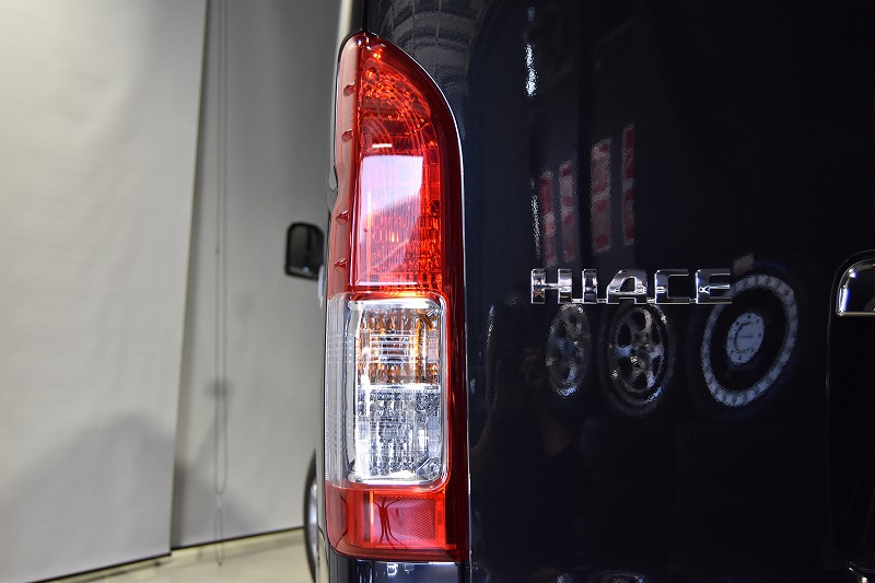 ハイエース 200系 令和5年式 ダークプライム2 純正 LEDヘッドライト