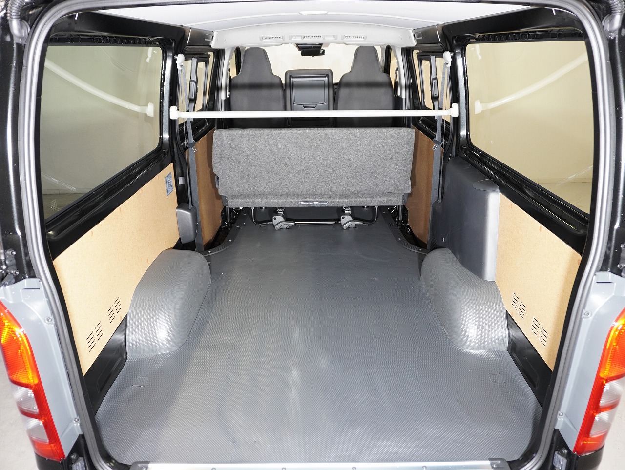 200系ハイエースバンナロー型DX用（5D）6人乗り 200系ハイエースバン