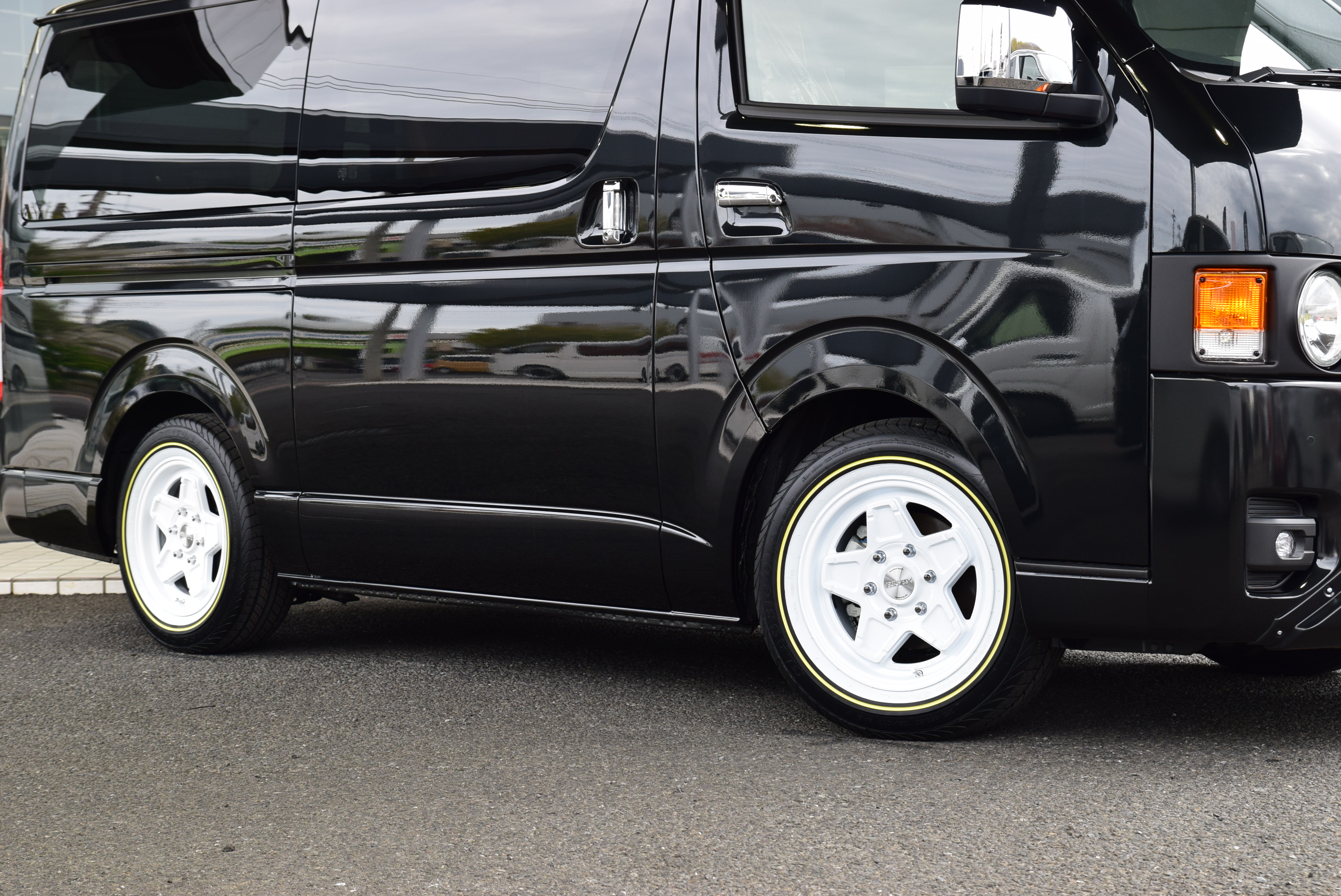 4093 令和6年式 ハイエース S-GL 2WD 2,000cc (ガソリン車) 5人