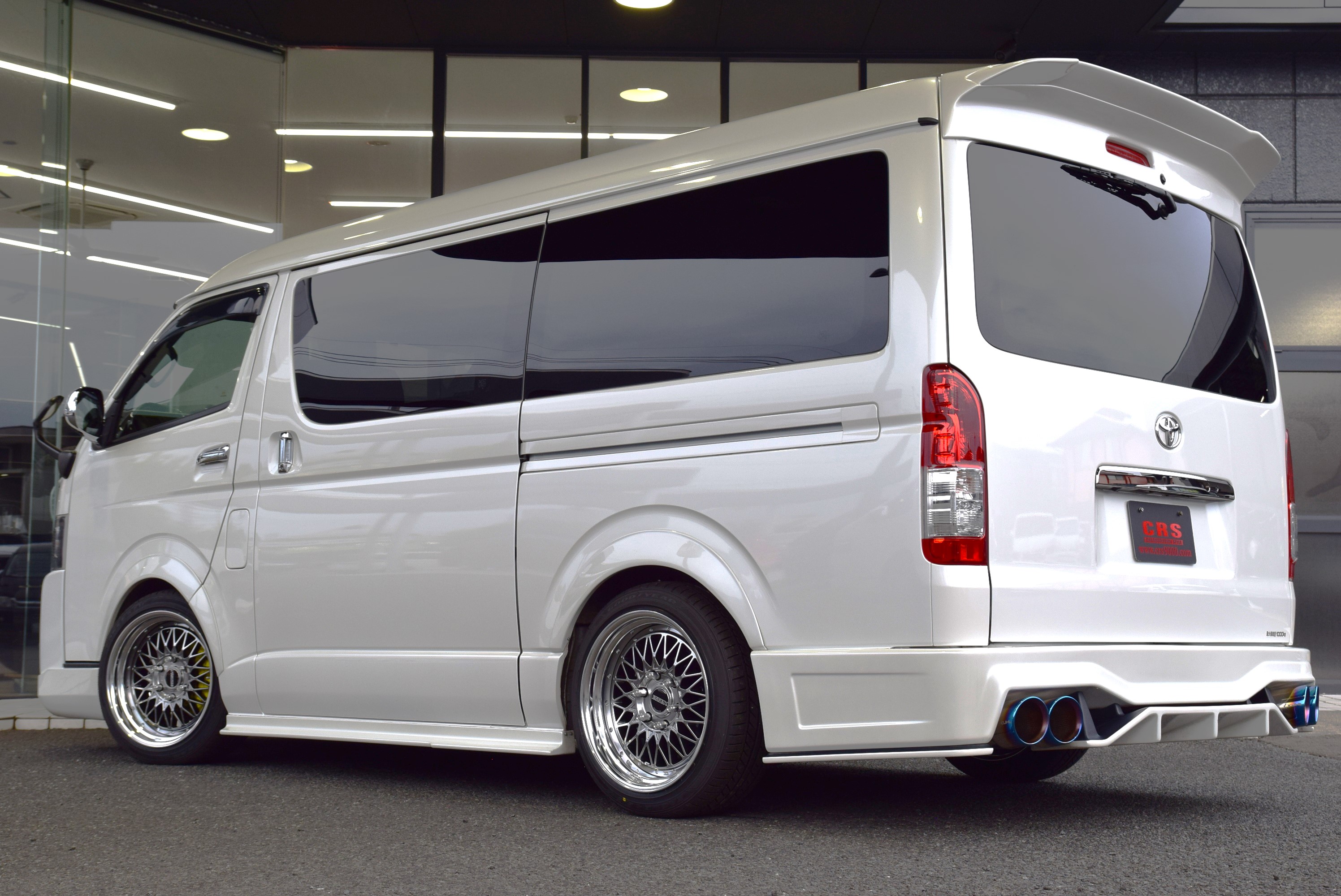 ハイエース 200系 ダークプライム 車名ロゴ＆イルミネーション