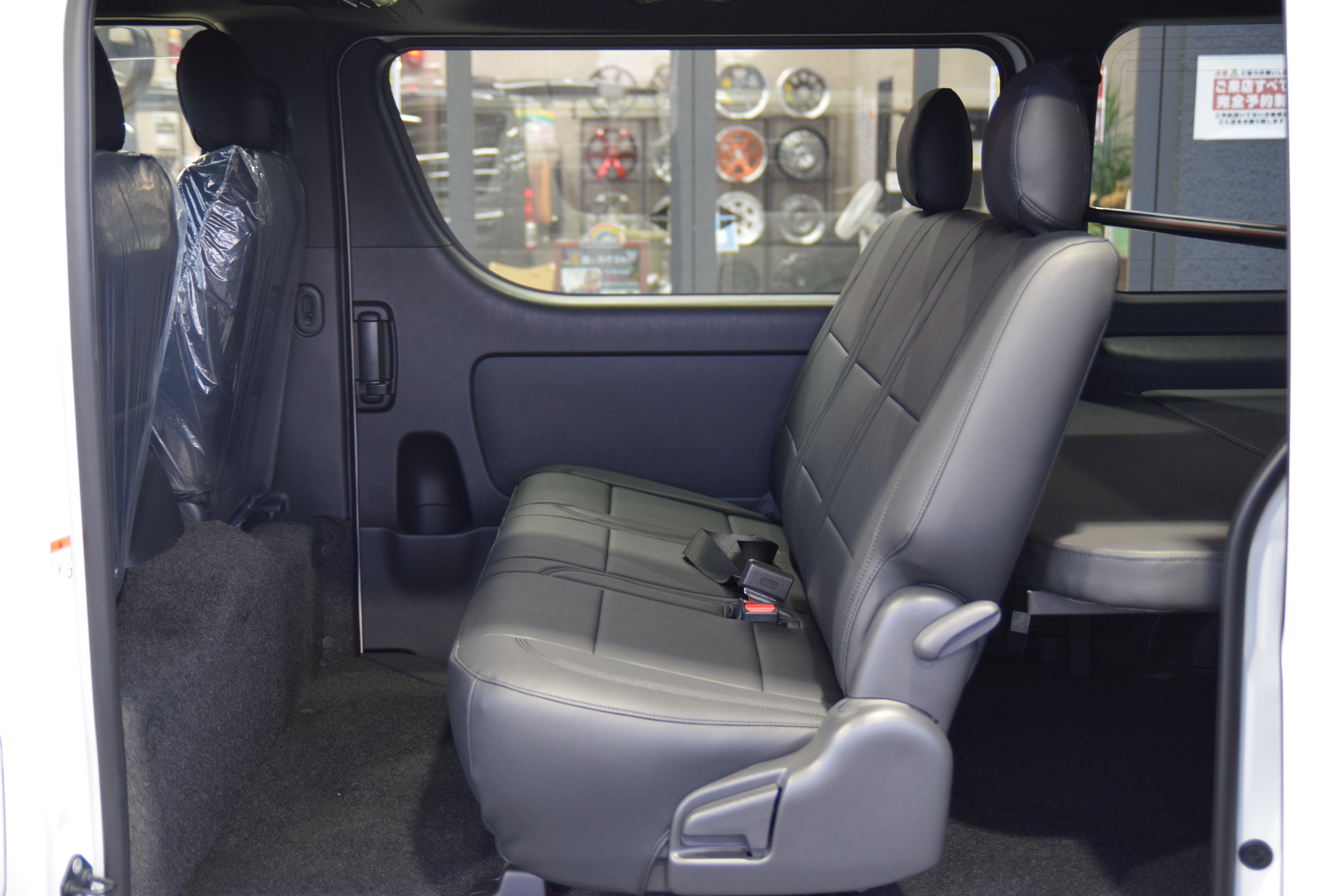 新品 ハイエース200系6型 スーパーGL ダークプライムⅡ 純正リアシート