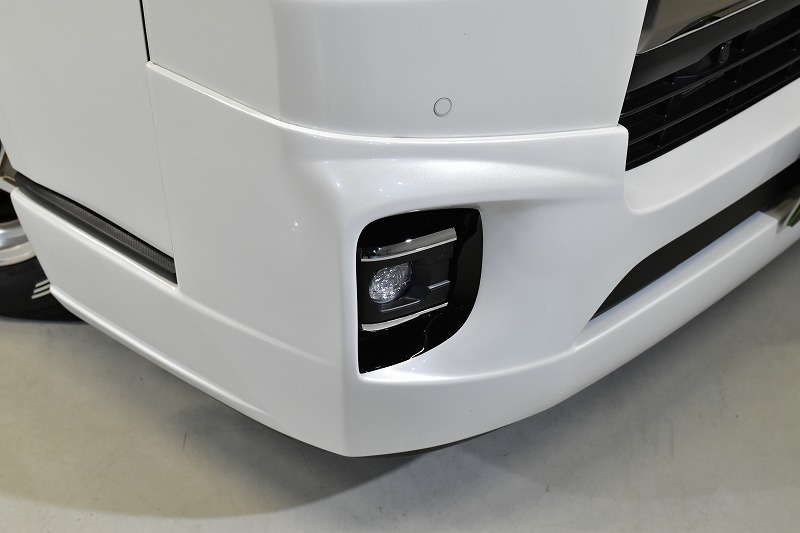 ハイエース令和5年モデリスタサイドスポイラー右側のみ（運転席側