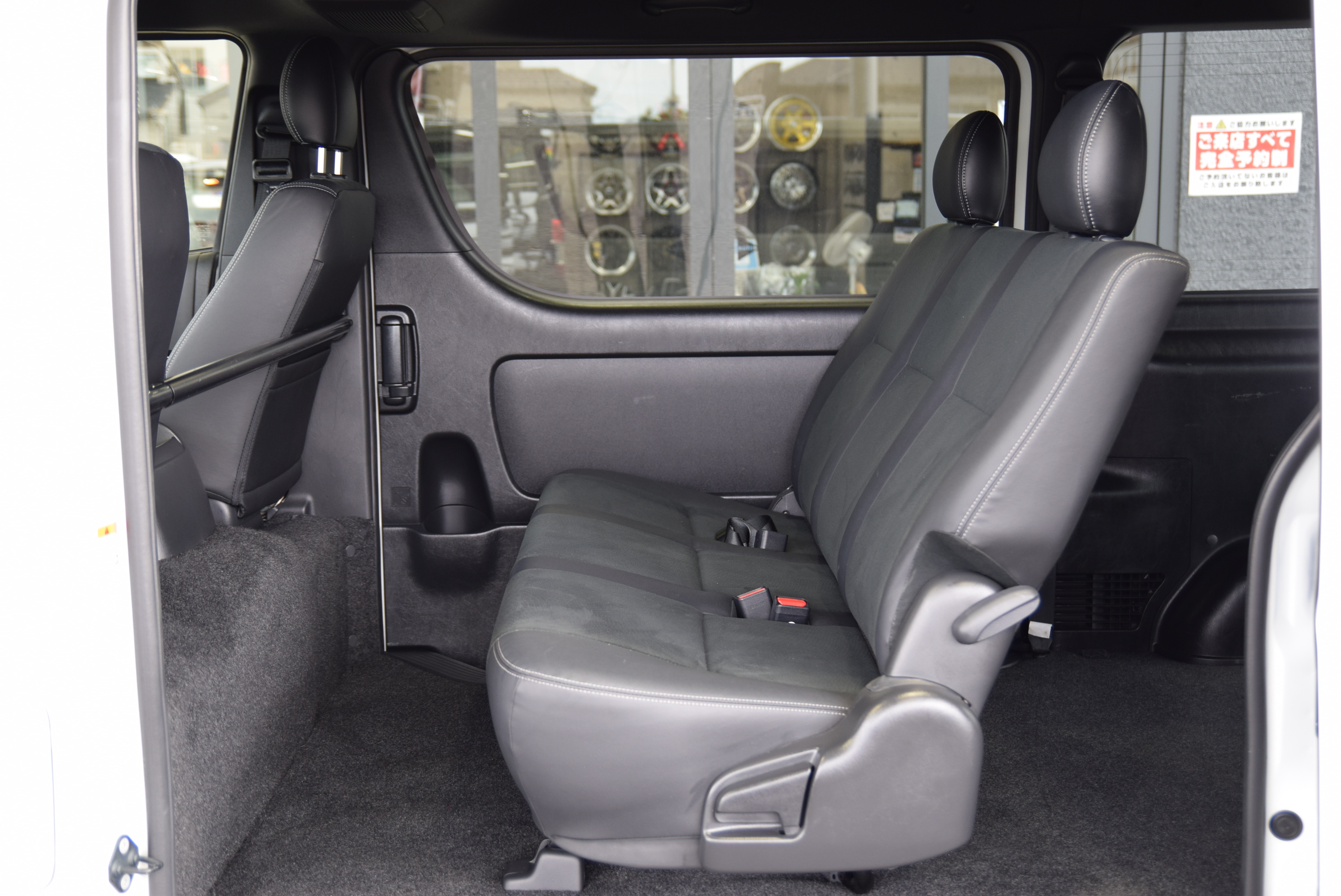 トヨタハイエーススーパーGL ダークプライム2純正リアシート［発送不可］