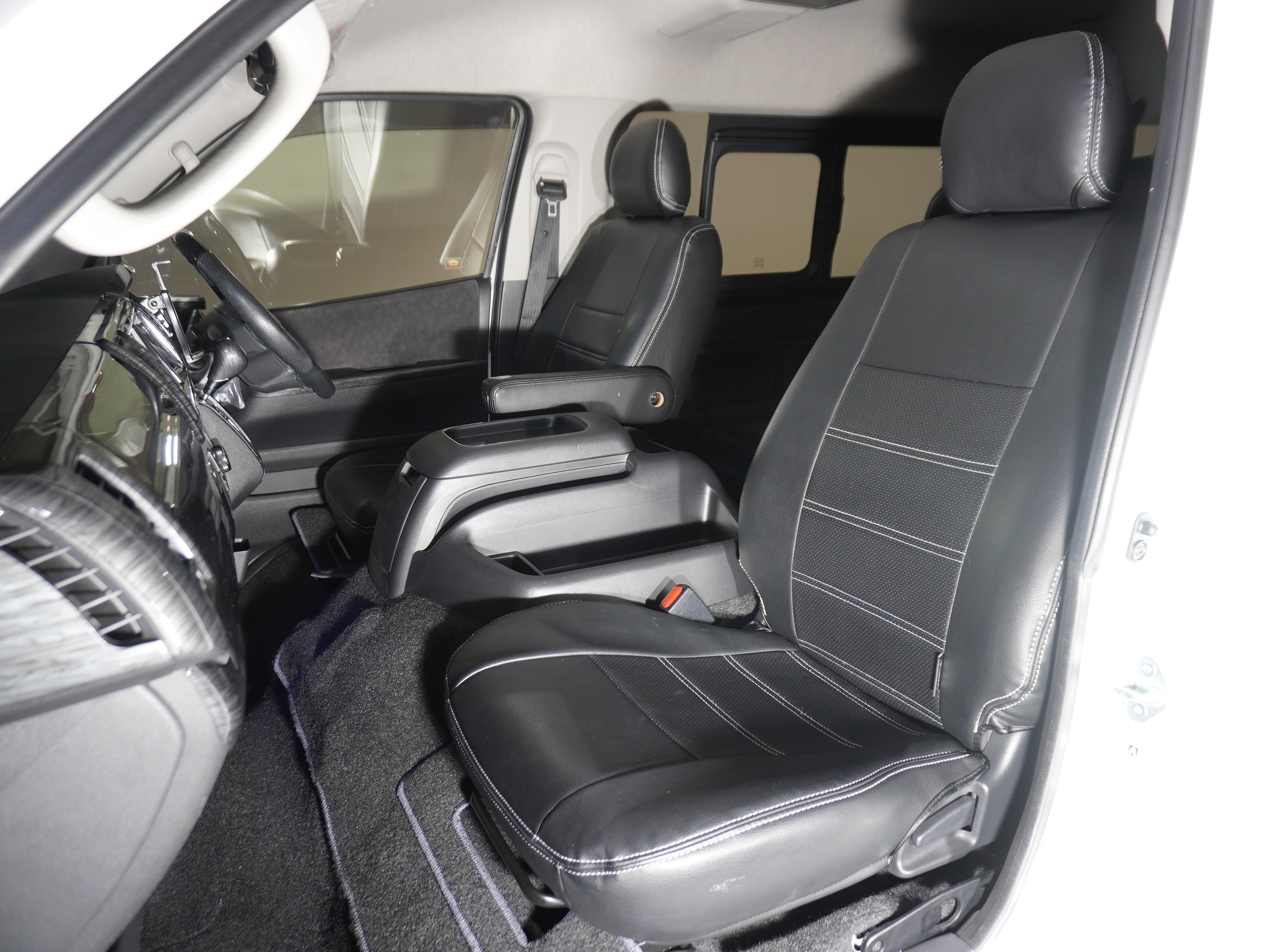 4911 令和2年式 トヨタ ハイエース ワゴンGL 4WD 2,700cc