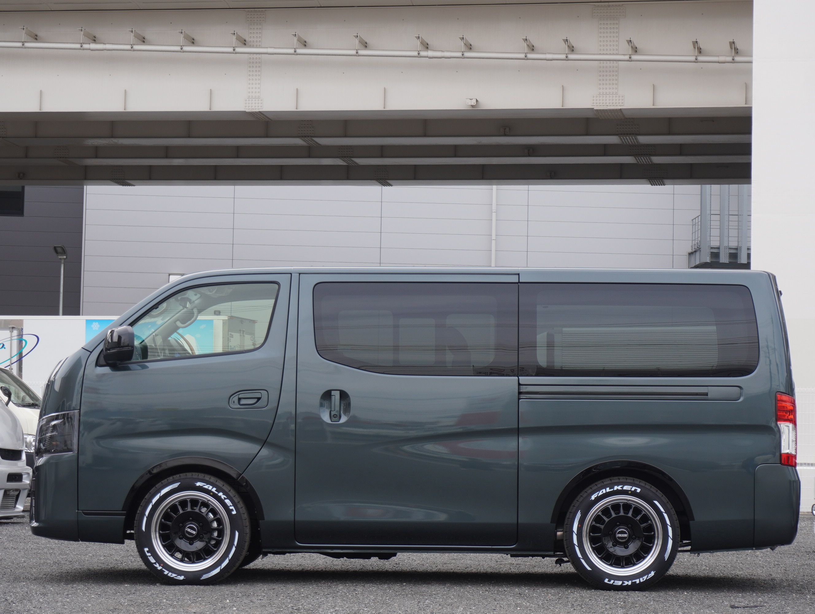 4743 キャラバン GRANDプレミアムGX 2WD 2000cc ガソリン車 5人乗り