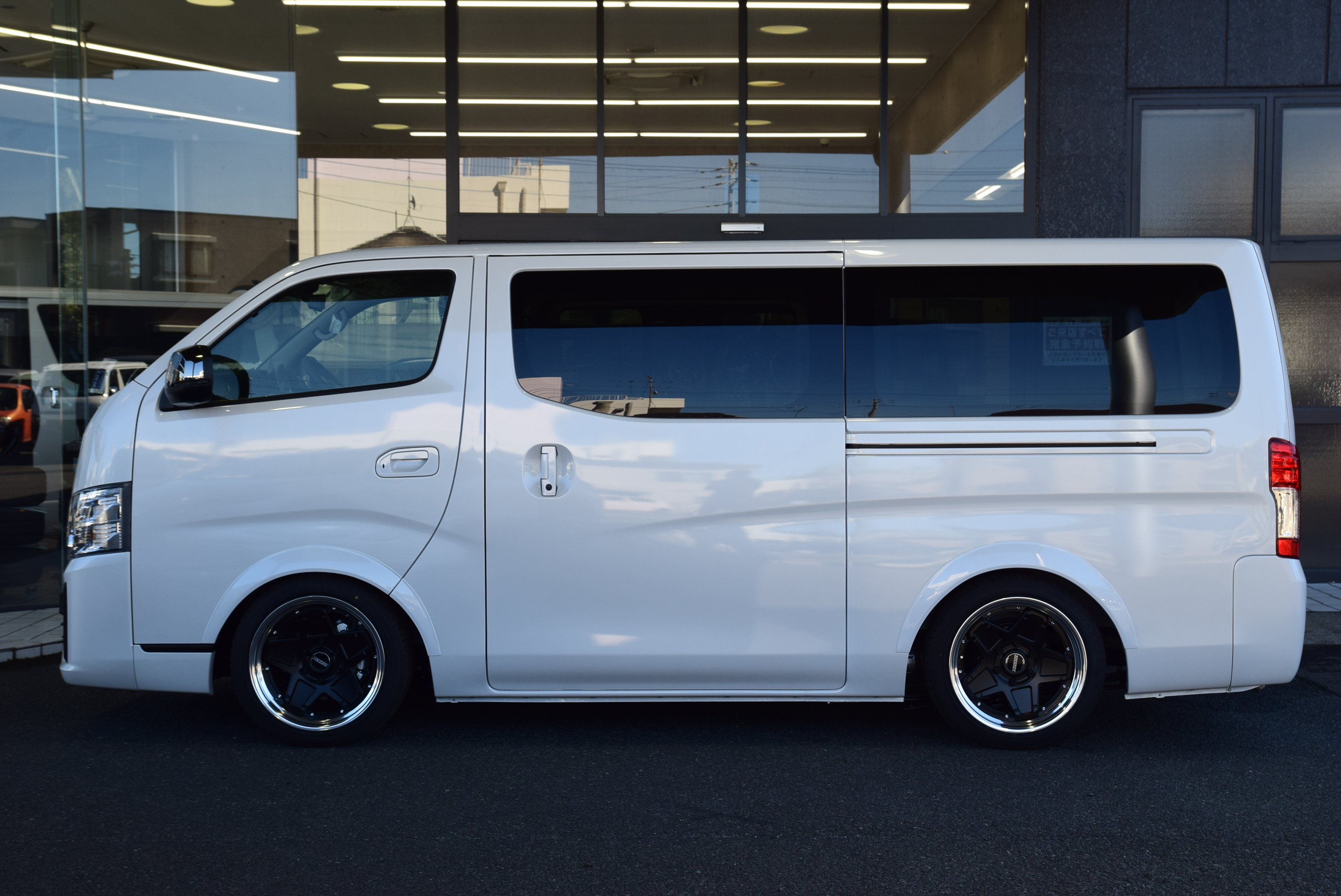 4830 キャラバン グランドプレミアムGX 2WD 2,000cc (ガソリン車) 5人