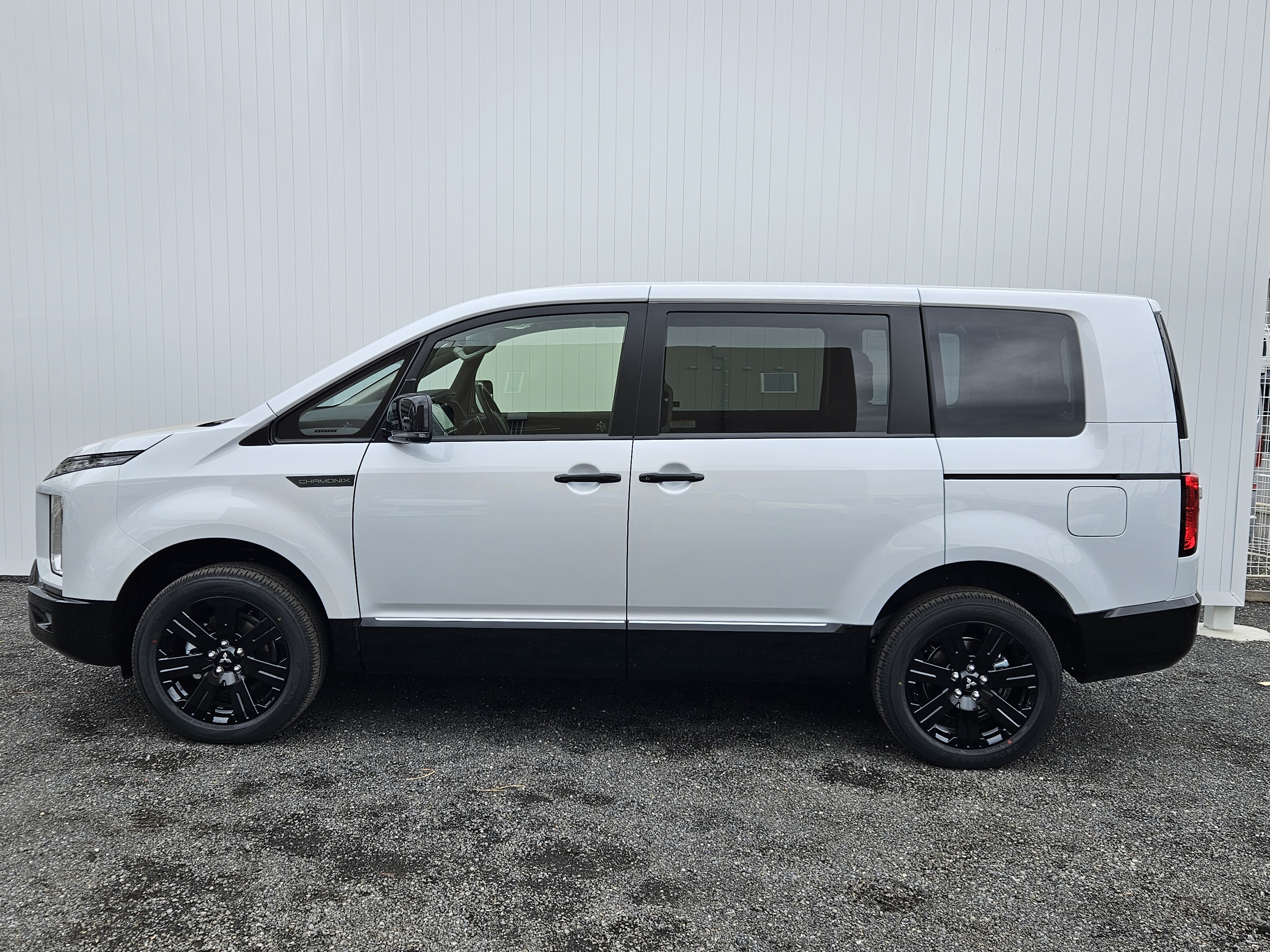 5201 令和7年式 三菱デリカD:5 CHAMONIX 4WD 2200cc ディーゼル車 7人