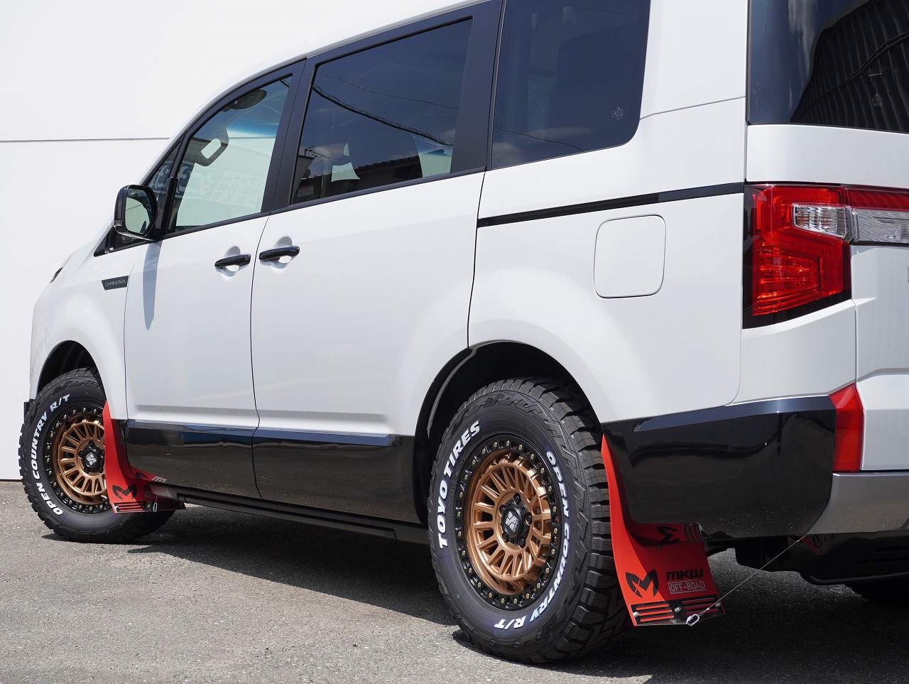 5577 【新車登録済み未使用車】 令和7年式 三菱デリカ D:5 CHAMONIX