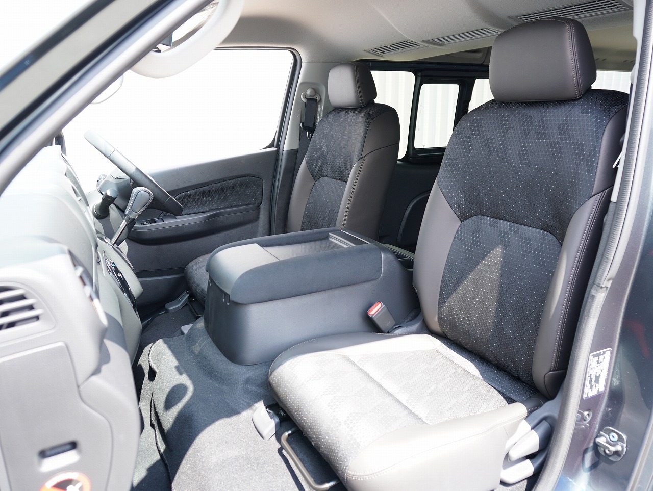 5700 【新車登録済み未使用車/改良前モデル】 令和7年式 日産