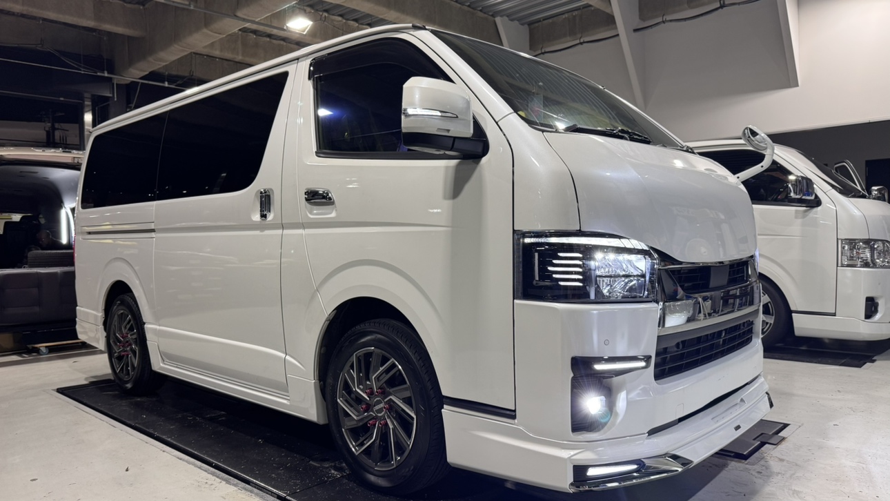 CRS横浜 ハイエース MODELLISTA×ESSEXエアロパーツ | 200系