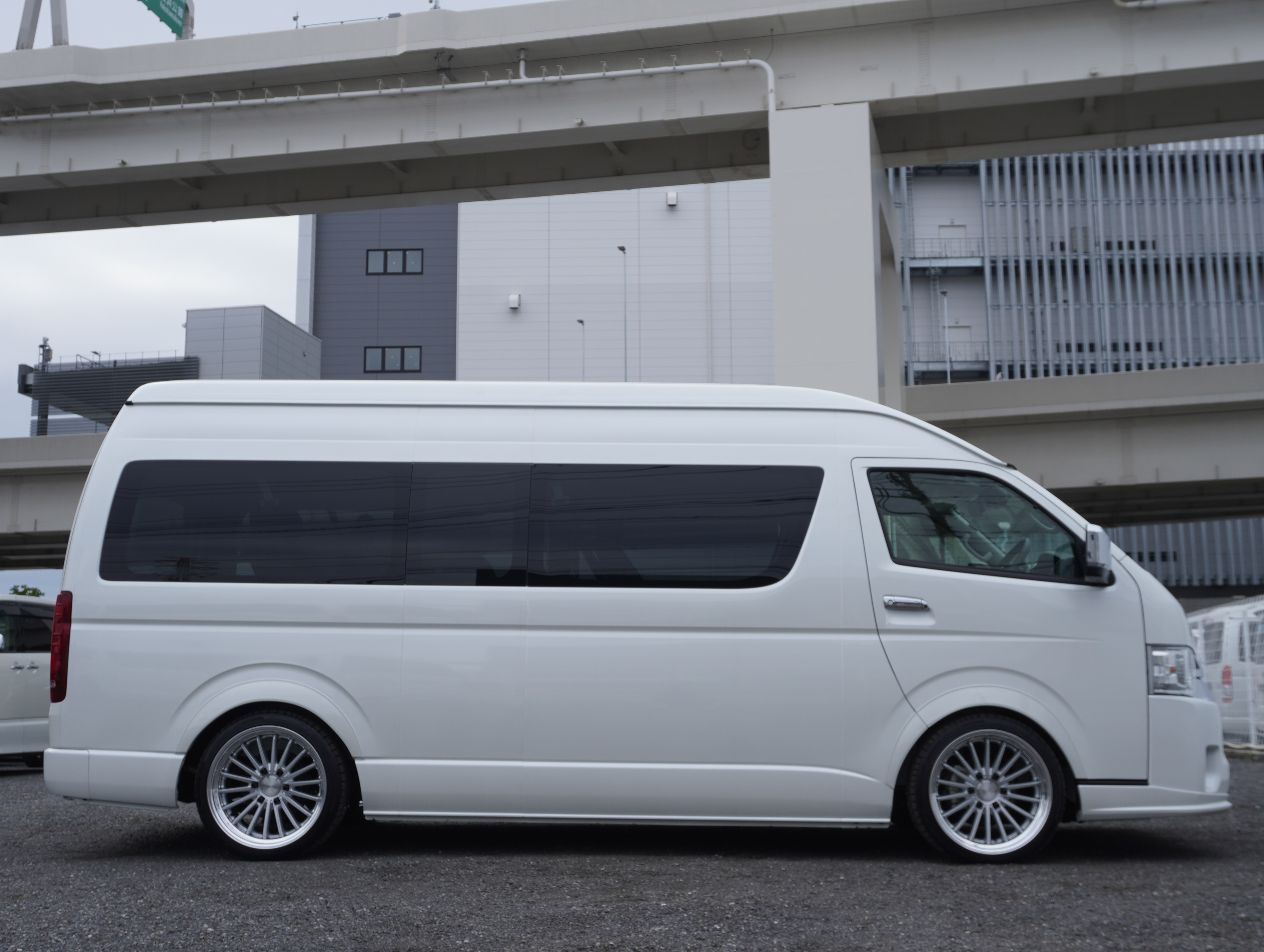 5868 令和7年式 ハイエース ワゴン グランドキャビン 2WD 2700cc
