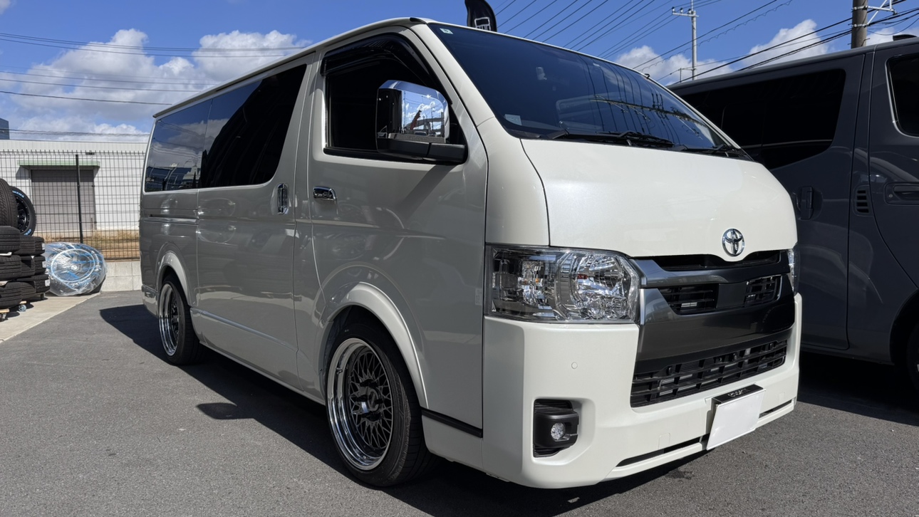 ハイエース　ユーアイビークル　コーナーパネル　カスタム　パールホワイト　070 車 ハイエース ユーアイビークル コーナーパネル カスタム パール