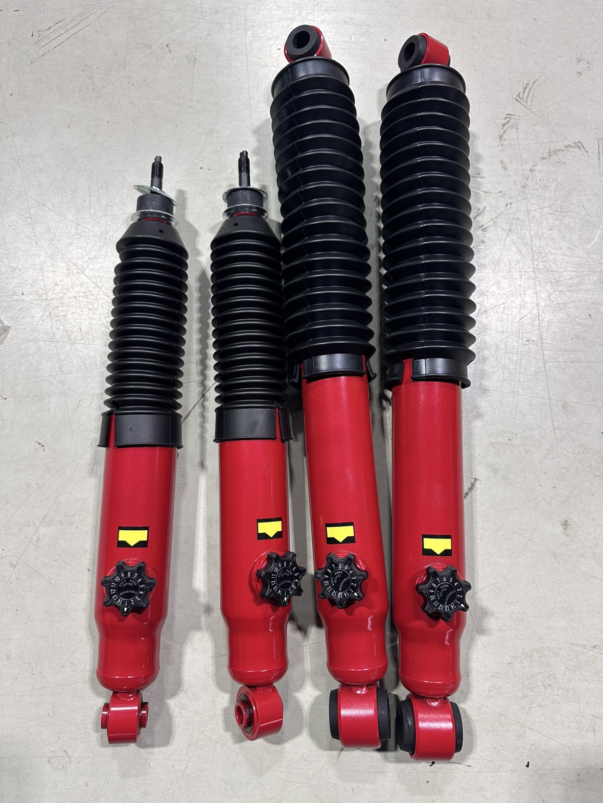 CRS名古屋 井上カスタムブログ ハイエース・キャラバン 「14段調整式