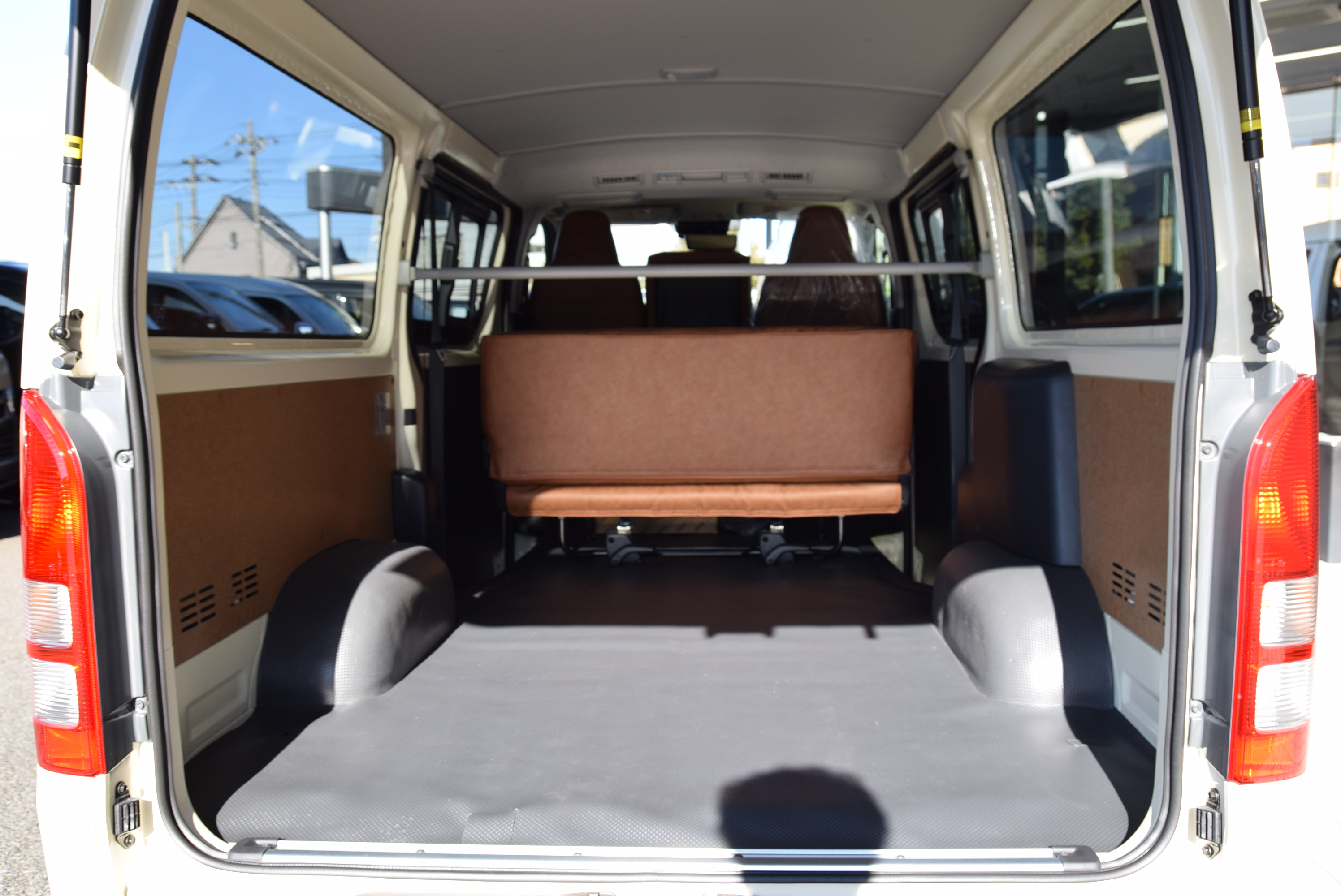 6275 8型ハイエース DX 2WD 2,000CC ガソリン車 4ナンバー 3/6人乗り