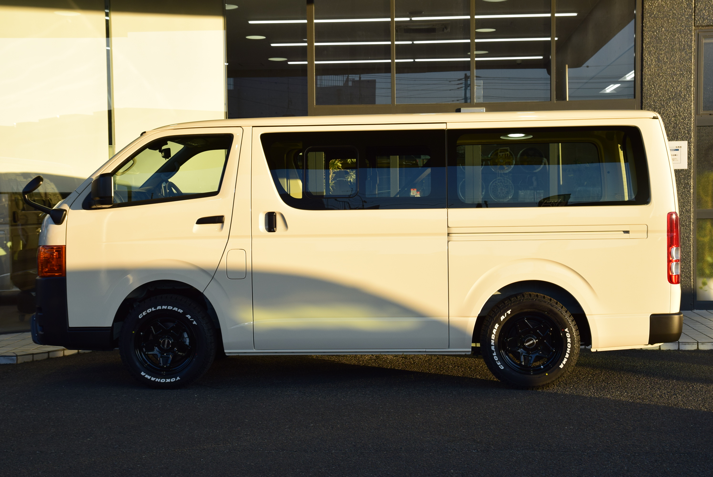 6349 8型ハイエース DX 2WD 2,000CC ガソリン車 4ナンバー 3/6人乗り