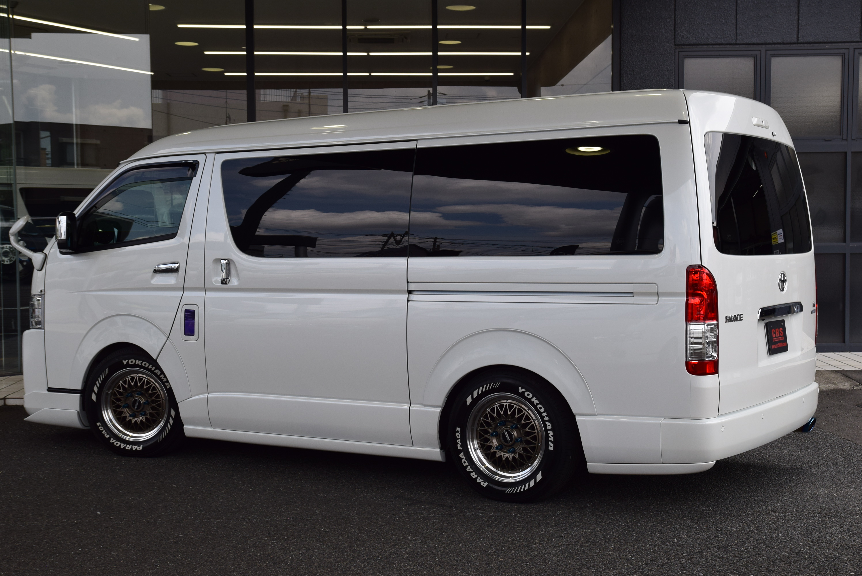 ハイエース
リアバンパー 6692 令和6年式 ハイエース ワゴンGL ファインテックツアラー 2WD
