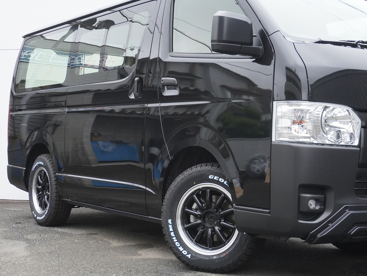 6336 【内装架装車クラシックギアDX】令和8年式 ハイエースバン DX 2WD