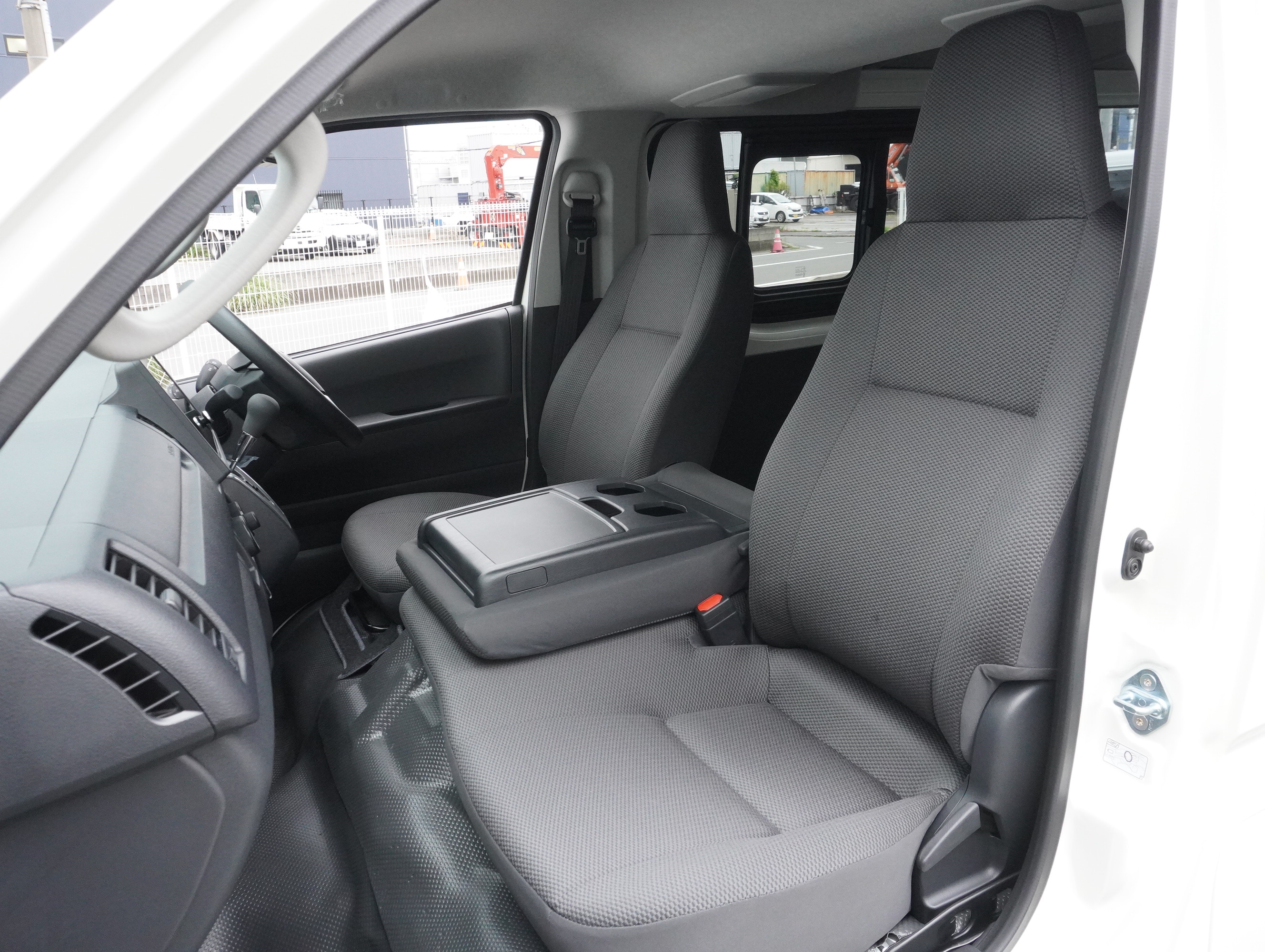 6668 オリジナルPKG ハイエース DX 2WD 2000cc ガソリン車 6人乗り 