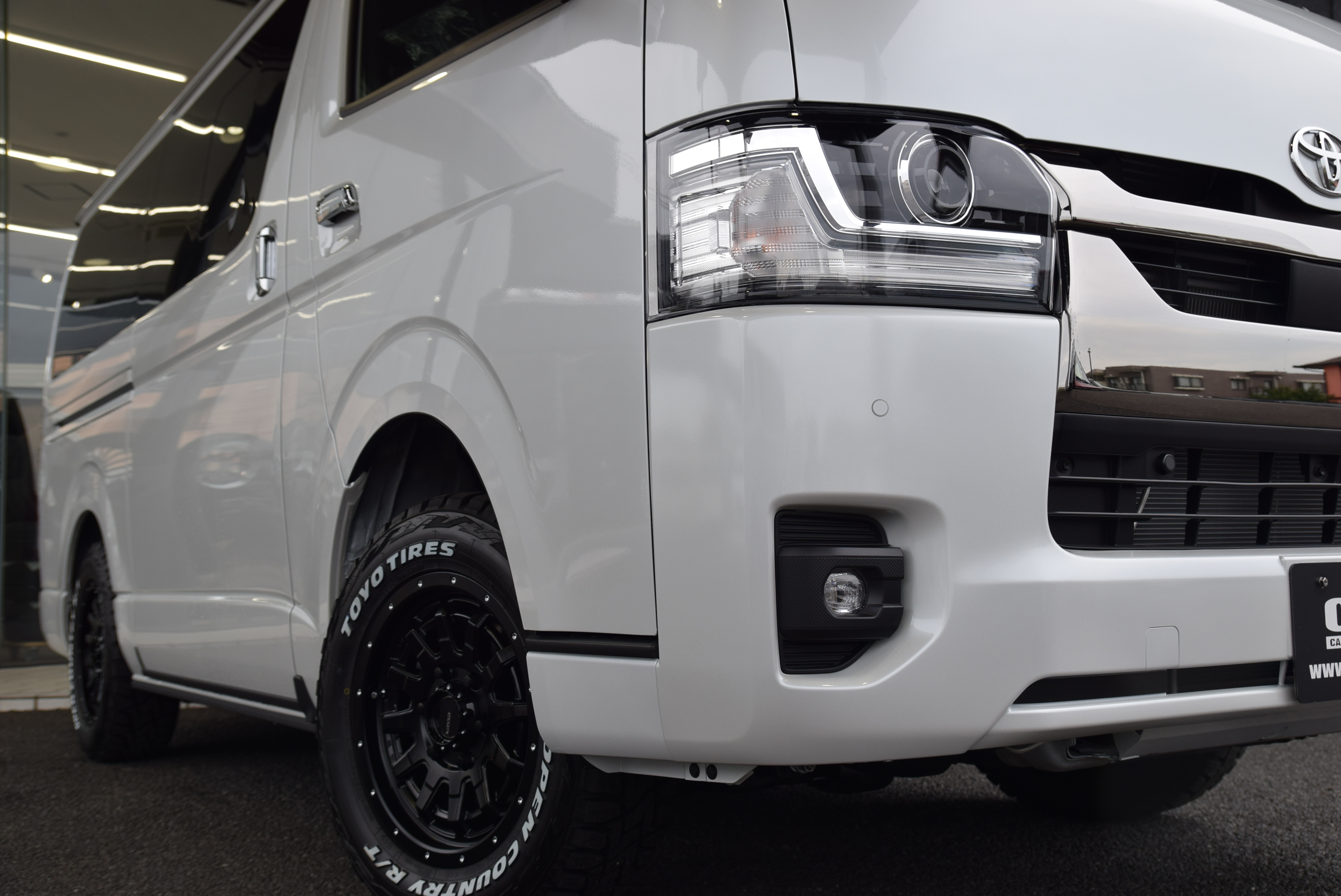 6702 9型ハイエースバン DARK PRIME Ⅱ 2,800cc(ディーゼル車) 2/5人