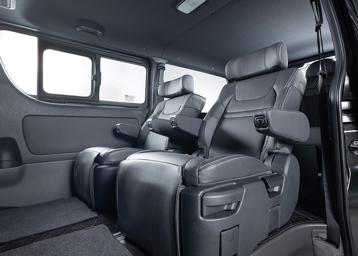HIACE S-GL COMPLETE「LIMOUSINE 7」VAN　3or5ナンバー　７人乗りのサムネイル