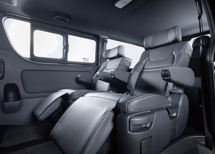 HIACE S-GL COMPLETE「LIMOUSINE 7」VAN　3or5ナンバー　７人乗りのサムネイル