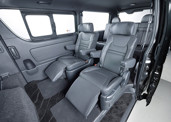 HIACE S-GL COMPLETE「LIMOUSINE 7」VAN　3or5ナンバー　７人乗りのサムネイル