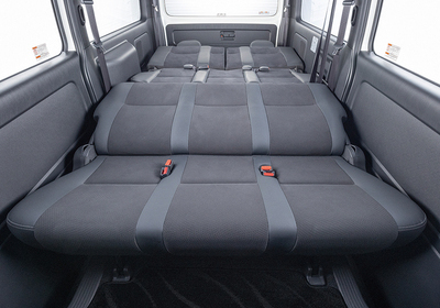 ハイエース「LIMOUSINE 8」リムジン8