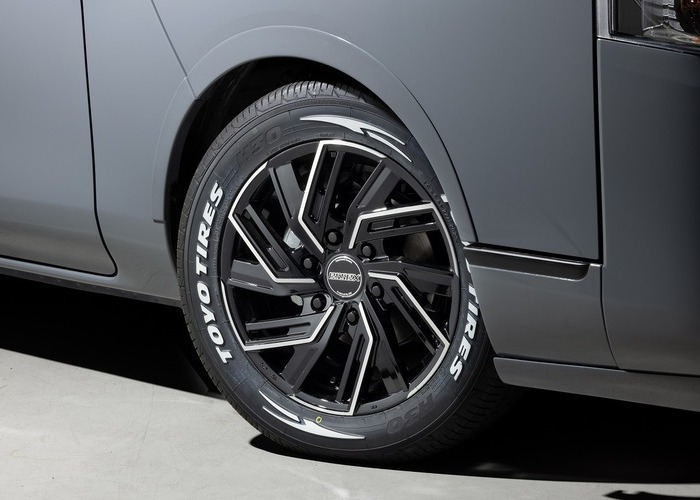 NV350キャラバン「CRS PACKAGE」シーアールエスパッケージのサムネイル