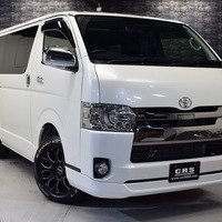 2018年式　ハイエースバン　中古車　0.8万kmのサムネイル